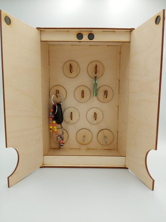 Atslēgu turētājs ar durvīm