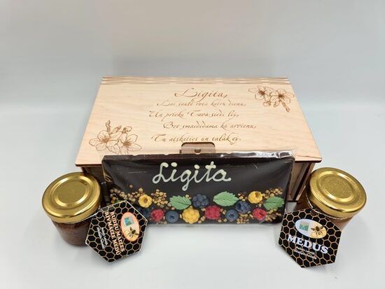 Personalizēta koka kārba ar šokolādi un medu/Nr.13