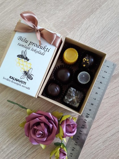 Biškopības produkti tumšajā šokolādē