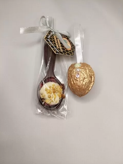 Šokolādes karotīte ar riekstiņu 3€