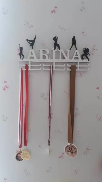 Mazs ieskats medaļu turētāja tapšanā