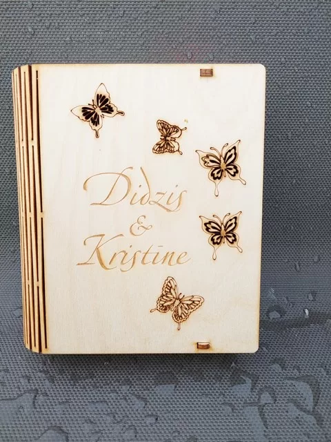 Koka kārba ar lapām 12EUR