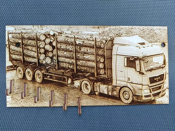 Atslēgu pakaramais "Bilde uz koka" 40EUR