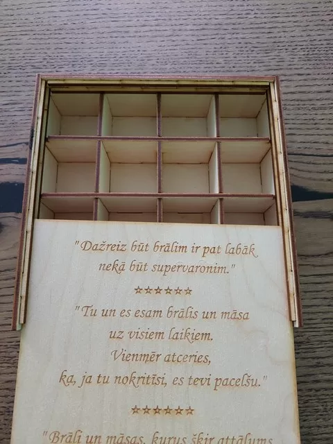 Kārba ar nodalījumiem 25EUR