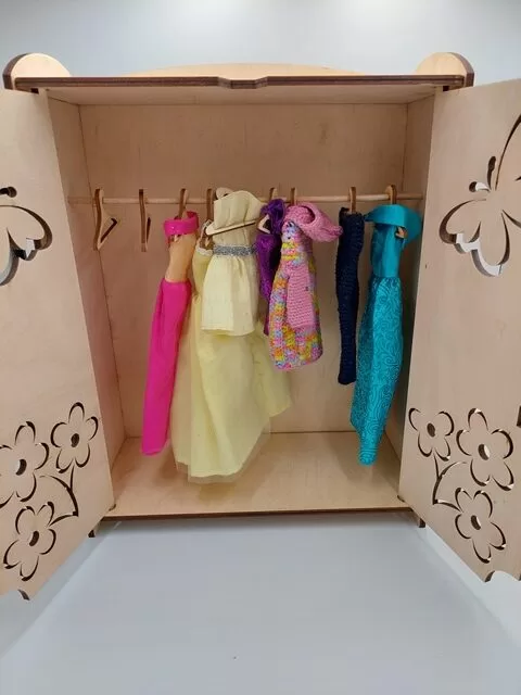 Leļļu drēbju skapis 30€